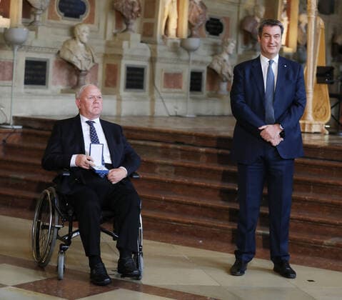 Verleihung des Bayerischen Verdienstordens durch den Bayerischen Ministerpräsidenten Dr. Markus Söder Karl-Heinz Görrissen, München Bayern Deutschland Antiquarium der Residenz