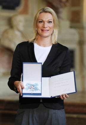 Verleihung des Bayerischen Verdienstordens durch den Bayerischen Ministerpräsidenten Dr. Markus Söder Maria Höfl-Riesch, München Bayern Deutschland Antiquarium der Residenz
