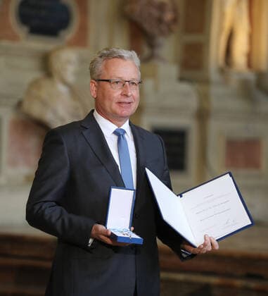 Verleihung des Bayerischen Verdienstordens durch den Bayerischen Ministerpräsidenten Dr. Markus Söder Prof. Dr. Oliver Keppler, München Bayern Deutschland Antiquarium der Residenz