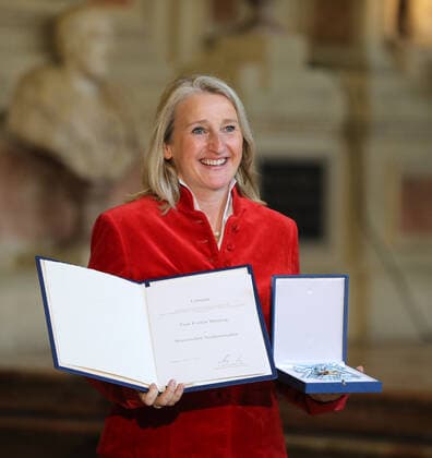 Verleihung des Bayerischen Verdienstordens durch den Bayerischen Ministerpräsidenten Dr. Markus Söder Evelyn Meining, München Bayern Deutschland Antiquarium der Residenz