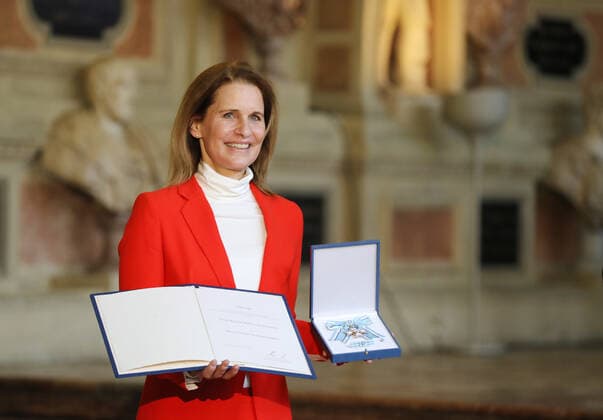 Verleihung des Bayerischen Verdienstordens durch den Bayerischen Ministerpräsidenten Dr. Markus Söder Katrin Müller-Hohenstein, München Bayern Deutschland Antiquarium der Residenz