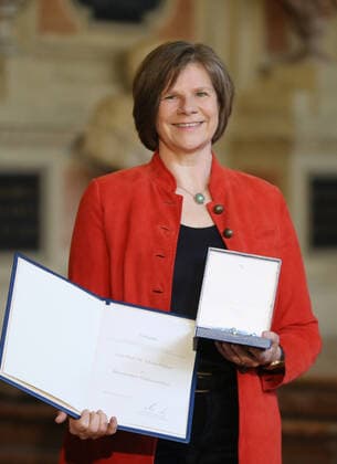 Verleihung des Bayerischen Verdienstordens durch den Bayerischen Ministerpräsidenten Dr. Markus Söder Prof. Dr. Ulrike Protzer, München Bayern Deutschland Antiquarium der Residenz