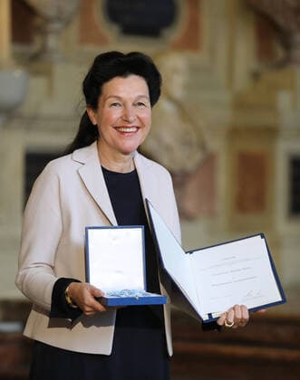 Verleihung des Bayerischen Verdienstordens durch den Bayerischen Ministerpräsidenten Dr. Markus Söder Prof. Bettina Reitz, München Bayern Deutschland Antiquarium der Residenz
