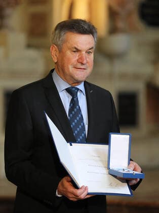 Verleihung des Bayerischen Verdienstordens durch den Bayerischen Ministerpräsidenten Dr. Markus Söder Kilian Sendner, München Bayern Deutschland Antiquarium der Residenz