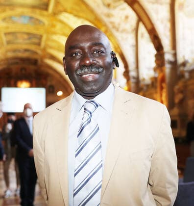 Verleihung des Bayerischen Verdienstordens durch den Bayerischen Ministerpräsidenten Dr. Markus Söder Isaak Cisse, München Bayern Deutschland Antiquarium der Residenz