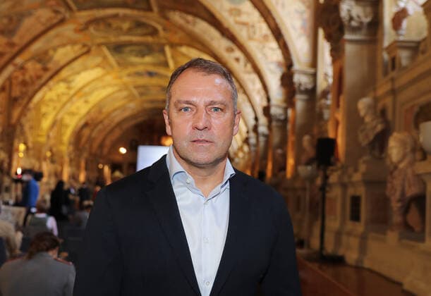 Verleihung des Bayerischen Verdienstordens durch den Bayerischen Ministerpräsidenten Dr. Markus Söder Hans-Dieter Hansi Flick, München Bayern Deutschland Antiquarium der Residenz