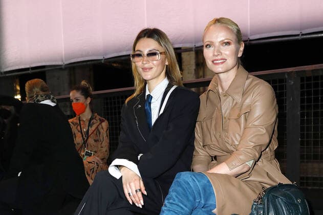 Entertainment Themen der Woche KW11 Entertainment Bilder des Tages Stefanie Giesinger und Franziska Knuppe bei der Sofia Ilmonen Opening Show am 14.03.2022 zum Start der Mercedes Benz Fashion Week in Berlin MBFW Fashionweek Berlin 2022 - Opening Show- Sofia Ilmonen *** Stefanie Giesinger and Franziska Knuppe at the Sofia Ilmonen Opening Show on 14 03 2022 at the start of Mercedes Benz Fashion Week in Berlin MBFW Fashionweek Berlin 2022 Opening Show Sofia Ilmonen 