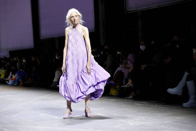 Bilder des Jahres 2022, Entertainment 03 März Entertainment Themen der Woche KW11 Entertainment Bilder des Tages Models auf dem Laufsteg bei der Sofia Ilmonen Opening Show am 14.03.2022 zum Start der Mercedes Benz Fashion Week in Berlin MBFW Fashionweek Berlin 2022 - Opening Show- Sofia Ilmonen *** Models on the catwalk at the Sofia Ilmonen Opening Show on 14 03 2022 at the start of Mercedes Benz Fashion Week in Berlin MBFW Fashionweek Berlin 2022 Opening Show Sofia Ilmonen 