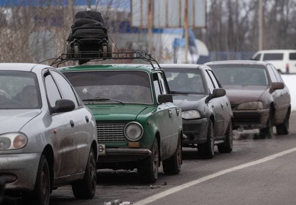 News Bilder des Tages LUGANSK REGION, UKRAINE â€“ MARCH 14, 2022: Vehicles carrying refugees from Severodonetsk are seen at a checkpoint in the Svatovo District of the Lugansk Region. On 14 March 2022, some 2,000 people managed to evacuate Severodonetsk into the Lugansk Peopleâ€™s Republic. On 24 February, Russia s President Putin announced his decision to launch a special military operation after considering requests from the leaders of the Donetsk People s Republic and Lugansk People s Republic. Stanislav Krasilnikov TASS  TS127C16