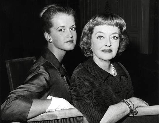 Bette Davis with her daughter Barbara Davis, on a press tour to promote the film, What ever happened to Baby Jane? circa 1963. File Reference 34145-581THA  Copyright: xCinemaxLegacyxCollection ThexHollywoodxArchivex 34145-581THA