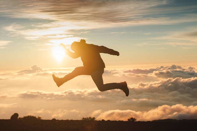 Creative Highlights Symbolbilder Full body side view of anonymous active tourist jumping on mountain above cloudy sky at sundown time during trip in highlands, Model released PabloMenendez_TenerifeTrip_75.jpg Copyright: xPabloxMenendezx MR