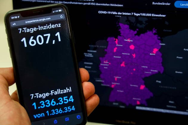 Coronavirus in Deutschland - Covid-19-Dashboard des Robert Koch-Institut 16.03.2022: Robert Koch-Institut: 7-Tage-Inzidenz 1607,1. 7-Tage-Fallzahl 1.336.354 COVID-19-Fälle 17.695.210 Zugang um 262.593 gegenüber dem Vortag. COVID-19-Todesfälle 126.142 Zugang um 269 gegenüber dem Vortag.