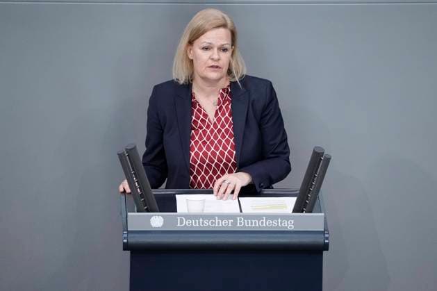 20. Bundestagssitzung und Debatte in Berlin Aktuell,16.03.2022 Berlin, Innenministerin Nancy Faeser (SPD) im Portrait bei Rede zum Tagesordnungspunkt Aktuelle Stunde - Lage in der Ukraine angesichts des voelkerrechtswidrigen Angriffskriegs Russlands bei der 20. Sitzung des Deutschen Bundestag in Berlin Berlin Berlin Deutschland *** 20 Bundestag session and debate in Berlin Aktuell,16 03 2022 Berlin, Interior Minister Nancy Faeser SPD in portrait at speech on the agenda item Current hour situation in Ukraine in view of Russias illegal war of aggression at the 20 session of the German Bundestag in Berlin Berlin Germany