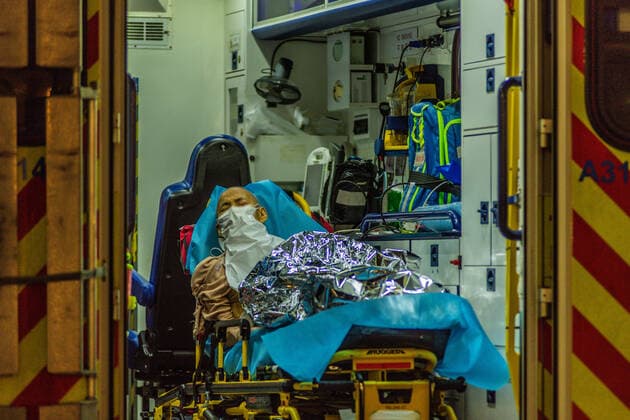 Coronavirus Emergency In Hong Kong, China An elderly patient await in an ambulance to be carried to the Accident & Emergency ward of Princess Margaret ward, in Hong Kong, China, on March 16, 2022, in Hong Kong, China, on March 16, 2022. Hong Kong China  Copyright: xMarcxFernandesx originalFilename: fernandes-ascovidd220316_npXbW.jpg