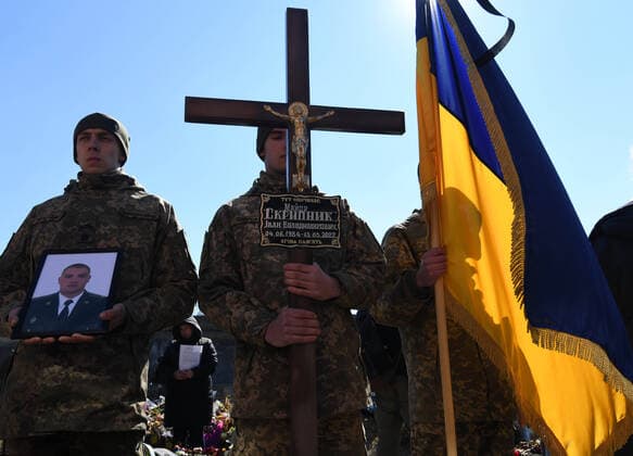 News Themen der Woche KW11 News Bilder des Tages March 17, 2022, Lviv, Ukraine: Ivan Skrypnuk is mourned by his mother Luba as a funeral is held for the fallen soldier killed in a Russian airstrike at a military base in Yavariv, close to the Polish border. The emotional service took place at Church of the Most Holy Apostles Peter and Paul and burial was at Lychakivske cemetery in Lviv, Ukraine on March 17, 2022. Lviv Ukraine - ZUMAg208 20220317_zap_g208_006 Copyright: xCarolxGuzyx