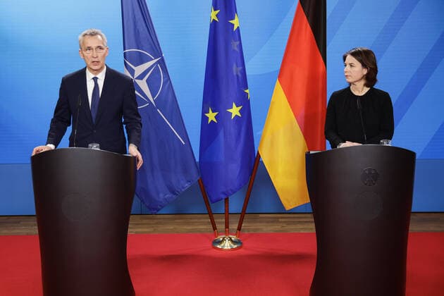 News Themen der Woche KW11 News Bilder des Tages NATO Generalsekretaer spricht waehrend einer Pressekonferenz mit der Bundesaussenministerin Annalena Baerbock in Berlin, 17.03.2022. Berlin Germany *** NATO Secretary General speaks during a press conference with German Foreign Minister Annalena Baerbock in Berlin, 17 03 2022 Berlin Germany Copyright: xLeonxKuegelerx