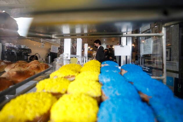 March 17, 2022, TORONTO, ON, Canada: Prime Minister Justin Trudeau buys a jar of borscht during a brief visit to Janchenko Bakery in Toronto, Thursday, March 17, 2022. TORONTO Canada  - ZUMAc35_ 20220317_zaf_c35_055 Copyright: xColexBurstonx