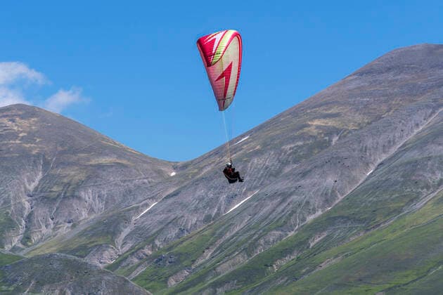 Monti Sibillini National Park, View from the Pian Grande, Paragliding, Castelluccio di Norcia, Umbria, Italy, Europe MauroFlamini REDA&CO 1028_11_MFL17012
