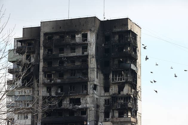 News Themen der Woche KW11 MARIUPOL, UKRAINE - MARCH 18, 2022: A view of a damaged residential building. Tensions started heating up in Donbass on February 17, with the Donetsk and Lugansk People s Republics reporting the most intense shellfire from Ukraine in months. On February 24, Russia s President Putin announced his decision to launch a special military operation after considering requests from the leaders of the Donetsk People s Republic and Lugansk People s Republic. Mikhail Tereshchenko TASS  TS128490