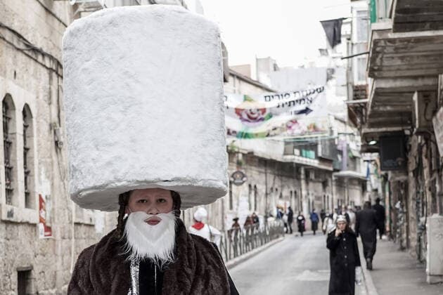 Bilder des Jahres 2022, News 03 März News Themen der Woche KW11 News Bilder des Tages March 18, 2022, Jerusalem, Israel: Children in costumes on Purim in JerusalemÃ¢â‚¬â ¢s ultra Orthodox neighborhood of Meah Shaarim. Purim is one of Judaism s more colorful and popular holidays, commemorating the events described in the Book of Esther and particularly the miraculous salvation of the Jews in ancient Persia. Jerusalem Israel - ZUMAa126 20220318_zap_a126_012 Copyright: xNirxAlonx