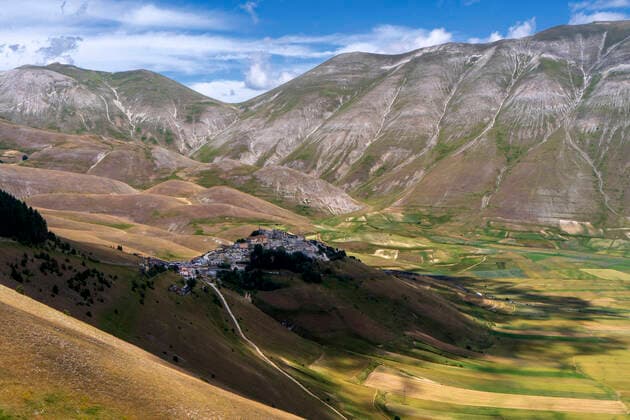 Sibillini Mountains National Park, View of Castelluccio di Norcia, Umbria, Italy, Europe MauroFlamini REDA&CO 1028_14_MFL17498
