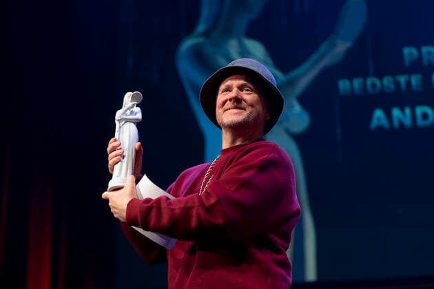 Entertainment Bilder des Tages Anders Matthesen modtager Bodil for bedste mandlige hovedrolle for Ternet Ninja 2. Bodilpriserne 2022 uddeles i Folketeatret i Koebenhavn, loerdag den 19. marts 2022.. , Copenhagen Denmark