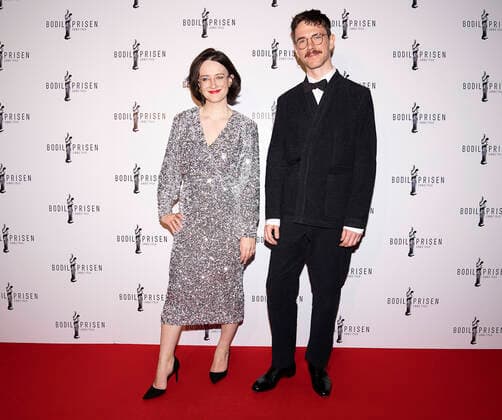 Jess Nicholls og Kenneth Ladekjaer paa den roede loeber. Bodilpriserne 2022 uddeles i Folketeatret i Koebenhavn, loerdag den 19. marts 2022.. , Copenhagen Denmark