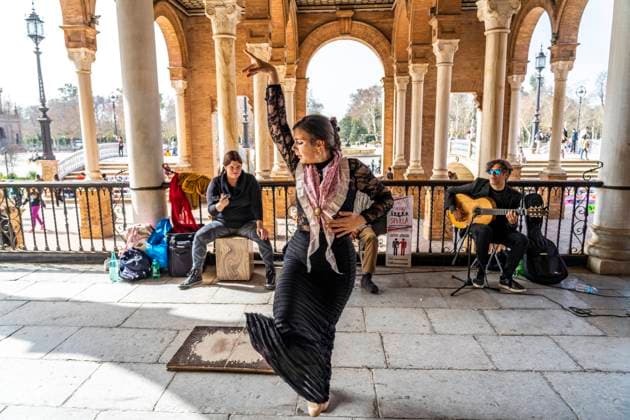 Flamenco Gruppe Flamenco Gruppe auf der Plaza de Espana in Sevilla, Andalusien, Spanien Flamenco Group on Plaza de Espana square, Seville, Andalusia, Spain *** Flamenco group Flamenco group on Plaza de Espana square, Seville, Andalusia, Spain Flamenco group on Plaza de Espana square, Seville, Andalusia, Spain