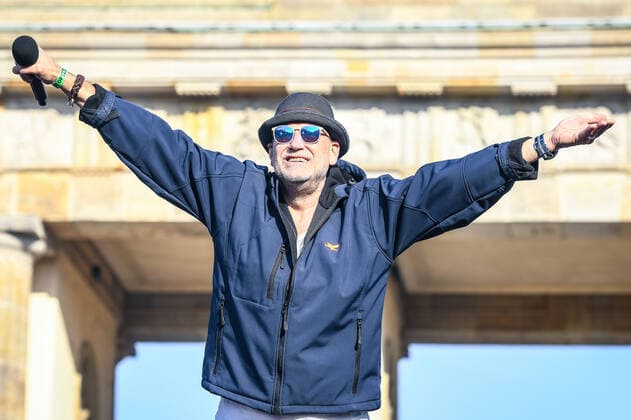 20.03.2022, xlakx, Entertainment Demo, Sound of Peace - Friedenskundgebung für die Ukraine emspor, v.l.Fury in the Slaughterhouse Live auf der Buehne Berlin