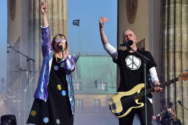 Sound of Peace Band MIA, mit Mtze Katz beim ãSOUND OF PEACE. Das große Friedensevent vor dem Brandenburger Tor am 20.06.2022