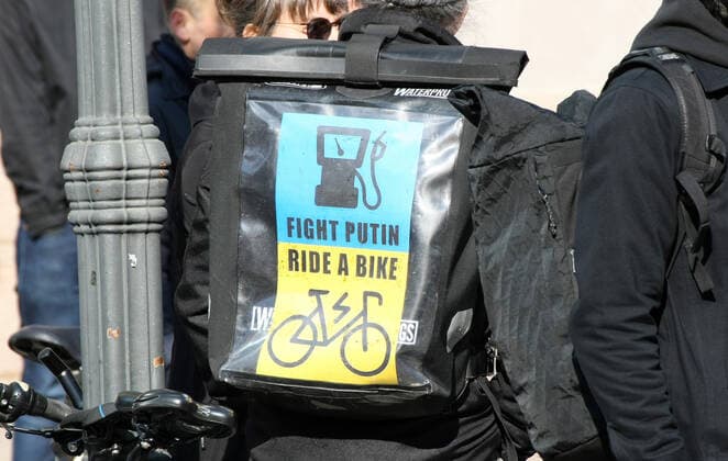 News Themen der Woche KW11 News Bilder des Tages Fight Putin Ride a Bike , Seebrücke Nürnberg und BIPoC ( Black, Indigenous , People of Color ) organisierten eine Anti-Krieg-Demonstration und unterstützten alle Migranten, die vor Kriegen fliehen, während die Covid 19 Coronavirus Pandemie in Nürnberg, Bayern , Deutschland . März 20 , 2022.