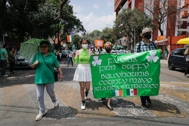 March 20, 2022, Mexico, Mexico: Members of an Irish family living in Mexico hold a banner during the festival. St. Patrick s Day is a cultural and religious Irish national holiday, which is annually celebrated on March 17, the day of the death of the patron saint of Ireland, St. Patrick. Mexico Mexico - ZUMAs197 20220320_zaa_s197_316 Copyright: xGuillermoxDiazx