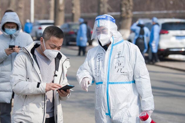 (220321) -- CHANGCHUN, March 21, 2022 -- A volunteer helps a resident register for nucleic acid test in Changchun, northeast China s Jilin Province, March 21, 2022. Changchun rolled out a new round of mass nucleic acid test on Sunday as a measure to combat the latest COVID-19 resurgence. (Photo by Xinhua) CHINA-JILIN-CHANGCHUN-COVID-19-TEST(CN) ZhangxYang 