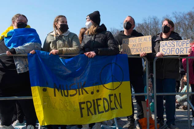 Kundgebung und Friedenskonzert Sound Of Peace gegen den Krieg in der Ukraine am Brandenburger Tor. Berlin, 20.03.2022