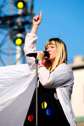 Mieze Katz von Mia bei der Kundgebung und dem Friedenskonzert Sound Of Peace gegen den Krieg in der Ukraine am Brandenburger Tor. Berlin, 20.03.2022