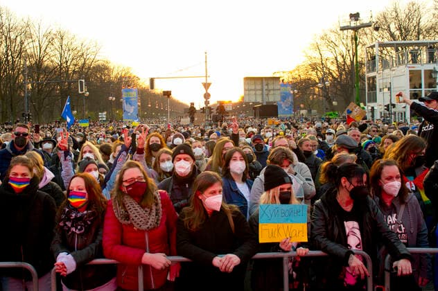 Kundgebung und Friedenskonzert Sound Of Peace gegen den Krieg in der Ukraine am Brandenburger Tor. Berlin, 20.03.2022