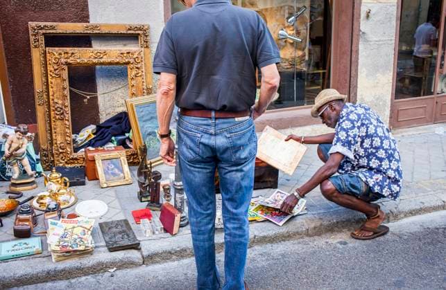 IMAGO Creative: Stadt-Dichotomien Rastro flea market. Madrid, Spain. Madrid Madrid Spain Copyright: xLucasxVallecillosx LVM-Ma.Ra.9901