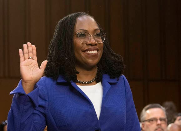 Bilder des Jahres 2022, News 03 März News Themen der Woche KW12 News Bilder des Tages March 21, 2022, Washington, District of Columbia, USA: Judge Ketanji Brown Jackson is sworn-in to testify before the United States Senate Judiciary Committee on her nomination as Associate Justice of the US Supreme Court to replace Justice Stephen G. Breyer on Capitol Hill in Washington, DC on Monday, March 21, 2021 Washington USA - ZUMAs152 20220321_zaa_s152_084 Copyright: xRonxSachsx