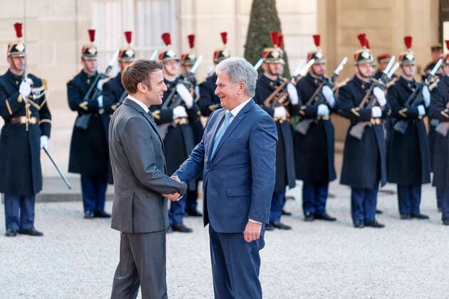 News Themen der Woche KW12 News Bilder des Tages French President Macron Welcomes Finland President Sauli NIINISTO For A Meeting At Elysee Palace In Paris French President Macron (L) welcomes Finland President Sauli NIINISTO (R) for a meeting at Elysee Palace in Paris - March 21, 2022 ,Paris Paris France  Copyright: xDanielxPierx originalFilename: pelletier-notitle220321_npKIe.jpg