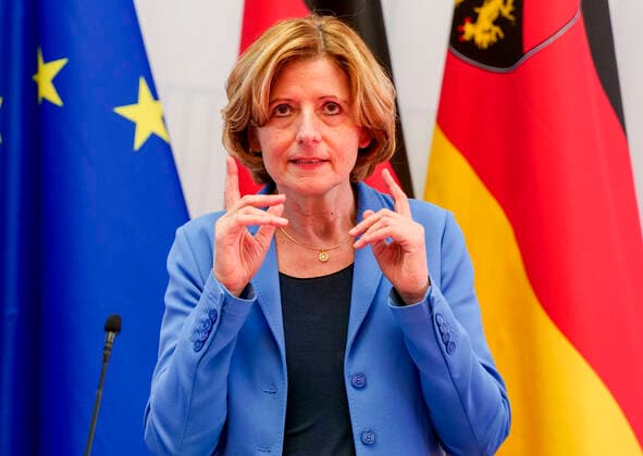 News Themen der Woche KW12 News Bilder des Tages Pressekonferenz der rheinland-pfälzischen Landesregierung und der Handwerkskammer (HwK) Koblenz für ein gemeinsames Projekt Aufbau Ahr -Freiwillige Aufbauzeit im Ahrtal Ministerpräsidentin Malu Dreyer 22.03.22 *** Press conference of the Rhineland-Palatinate state government and the Chamber of Crafts HwK Koblenz for a joint project Aufbau Ahr Voluntary construction time in the Ahr Valley Prime Minister Malu Dreyer 22 03 22