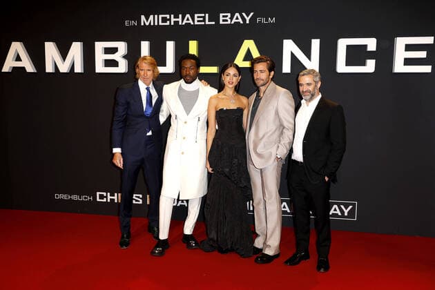 Entertainment Themen der Woche KW12 Entertainment Bilder des Tages Michael Bay, Yahya Abdul-Mateen II, Eiza Gonzalez, Jake Gyllenhaal und Bradley J. Fischer bei der Ambulance Film Premiere am 22.03.2022 in Berlin Ambulance Film Premiere in Berlin mit Jake Gyllenhaal *** Michael Bay, Yahya Abdul Mateen II, Eiza Gonzalez, Jake Gyllenhaal and Bradley J Fischer at the Ambulance movie premiere in Berlin on 22 03 2022 Ambulance movie premiere in Berlin with Jake Gyllenhaal