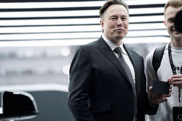 Tesla Delivery Day - Eroeffnung der Tesla-Gigafactory in Gruenheide in der Naehe von Berlin Aktuell, 22.03.2022, Gruenheide, Elon Musk Tesla-Chef im Portrait beim Tesla Delivery Day zur Eroeffnung und offiziellem Produktionsstart der Tesla Fabrik, der neuen Gigafactory des Elektroautobauers in Europas groesste E-Autofabrik Gruenheide in der Naehe von Berlin Gruenheide Brandenburg Deutschland *** Tesla Delivery Day opening of the Tesla Gigafactory in Gruenheide near Berlin Current, 22 03 2022, Gruenheide, Elon Musk Tesla boss in portrait at the Tesla Delivery Day for the opening and official production start of the Tesla factory, the new Gigafactory of the electric car manufacturer in Europes largest E car factory Gruenheide near Berlin G