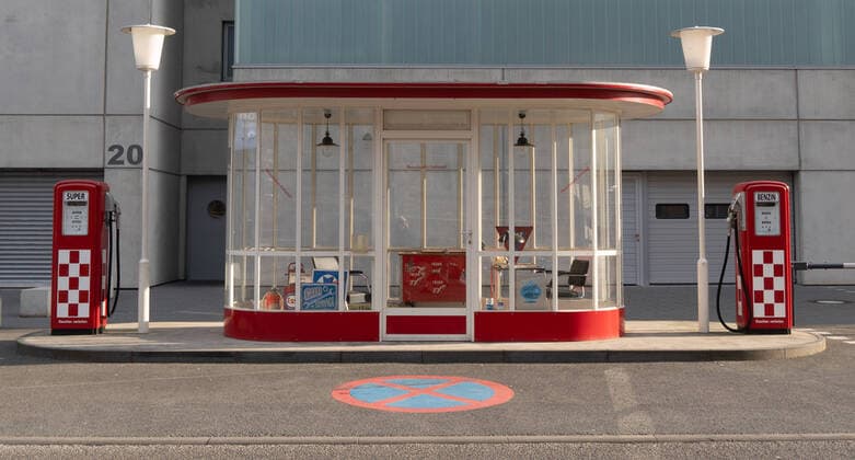IMAGO Creative: Business, Inflation und Lieferketten Historische Tankstelle *** Historic gas station 1074704449