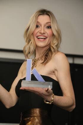 22.03.2022, Globe Wien, Österreichischer Kabarettpreis 2022, Verleihungs-Gala im Bild: Malarina, -Förderpreis, Österreichischer Kabarettpreis 2022
