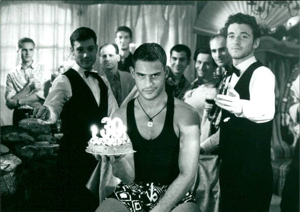 Moritz Bleibtreu Karl (Moritz Bleibtreu), der Freund von Renee, richtet zu Monikas 30. Geburtstag eine Riesenparty aus. *** Nur redaktionelle Nutzung im Zusammenhang mit dem Film. Editorial usage only and only related to the movie. Im Falle anderer Verwendungen, kontaktieren Sie uns bitte. For other uses, please contact us. UnitedArchives_IMS_3473840-F *** Moritz Bleibtreu Karl Moritz Bleibtreu , the Friend from Renee, judges to Monika s 30 Birthday a huge party from *** only Editorial Use at Context with the Film Editorial usage Only and Only RELATED to The Movie at Trap other uses, contact you us Please for Other uses, Please Contact US UnitedArchives IMS 3473840 F Copyright: xUnitedxArchives PublicityxStill EntertainmentxMediaxArchivex