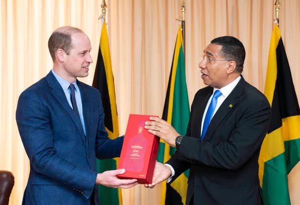 Entertainment Themen der Woche KW12 Entertainment Bilder des Tages Prinz William und Kate in Jamaika, Empfang bei Premierminister Andrew Holness . 23 03 2022. Kingston, Jamaica. Prince William and Kate Middleton, the Duke and Duchess of Cambridge, meeting the Prime Minister of Jamaica in Kingston, on day five of their Royal Tour of the Caribbean.  xi-Imagesx xPoolx IIM-23240-0108