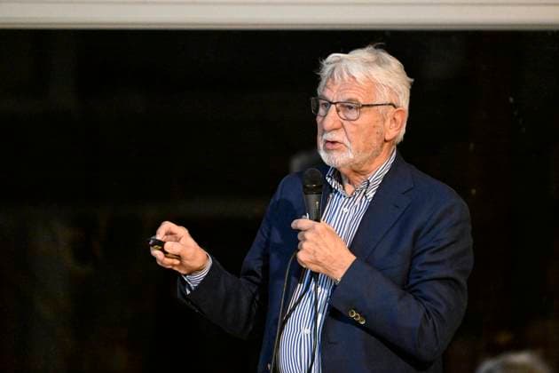 Hinforschung und Klimawandel Bremen, 23. März 2022. Hirnforscher und Biologe Prof. Dr. Gerhard Roth von der Universität Bremen spricht in der Evangelischen Friedensgemeinde über Klimaschutz und Verhaltensänderung bei Menschen. Bremen Viertel Bremen Deutschland *** Hinforschung und Klimawandel Bremen, 23 March 2022 Brain researcher and biologist Prof Dr Gerhard Roth from the University of Bremen speaks at the Evangelische Friedensgemeinde about climate protection and behavioral change in people Bremen Viertel Bremen Germany