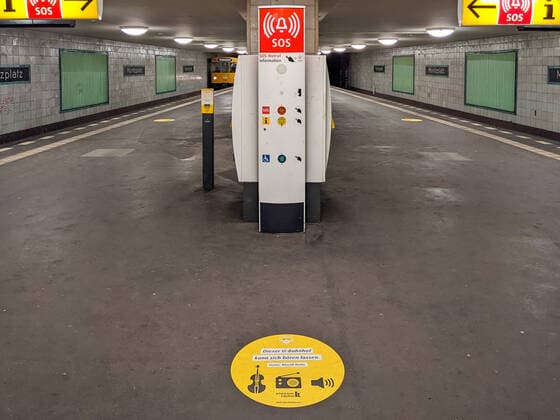 KLassik im Untergrund Dieser U-Bahnhof kann sich hören lassen. Danke, Klassik Radio. Die BVG beschallt den U-Bahnhof Moritzplatz in Berlin Kreuzberg mit klassischer Musik. Berlin Friedrichshain-Kreuzberg Berlin Deutschland