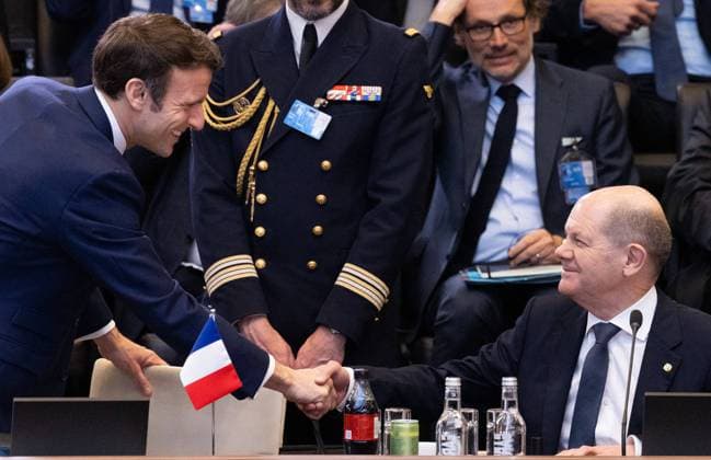News Themen der Woche KW12 News Bilder des Tages President of France Emmanuel Macron, meets with, Chancellor of Germany Olaf Scholz and during an extraordinary summit of thee NATO (North Atlantic Treaty Organization) military alliance, Thursday 24 March 2022, in Brussels.  BENOITxDOPPAGNE 25324228