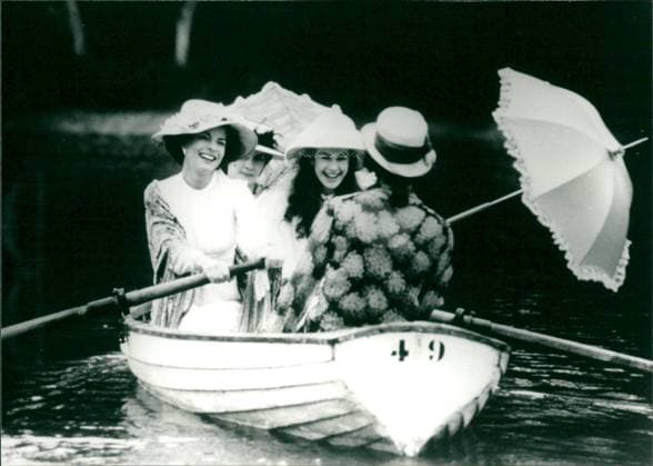 Geliebte Milena ValÃ rie Kaprisky und Gudrun Landgrebe in der Filmbiografie Geliebte Milena von VÃ ra Belmont. *** Nur redaktionelle Nutzung im Zusammenhang mit dem Film. Editorial usage only and only related to the movie. Im Falle anderer Verwendungen, kontaktieren Sie uns bitte. For other uses, please contact us. UnitedArchives_IMS_3478381-F *** Beloved Milena ValÃ Rie KAPRISKY and Gudrun Landgrebe in the film biography Beloved Milena from VÃ Ra Belmont *** only Editorial Use at Context with the Film Editorial usage Only and Only RELATED to The Movie at Trap other uses, contact you us Please for Other uses, Please Contact US UnitedArchives IMS 3478381 F Copyright: xUnitedxArchives PublicityxStill EntertainmentxMediaxArchivex !ACHTUNG AUFNAHMEDATUM GESCHÄTZT!